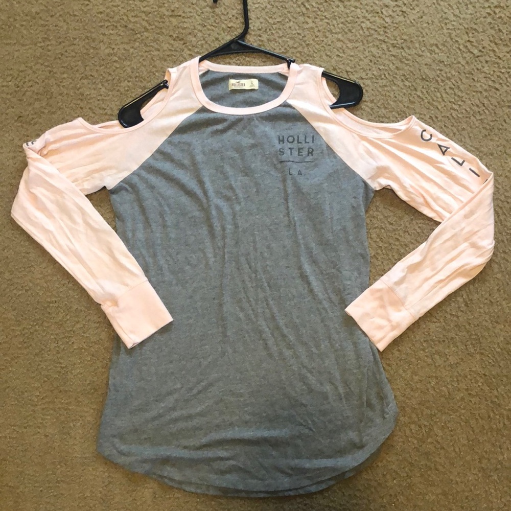 Cute Hollister cold shoulder top